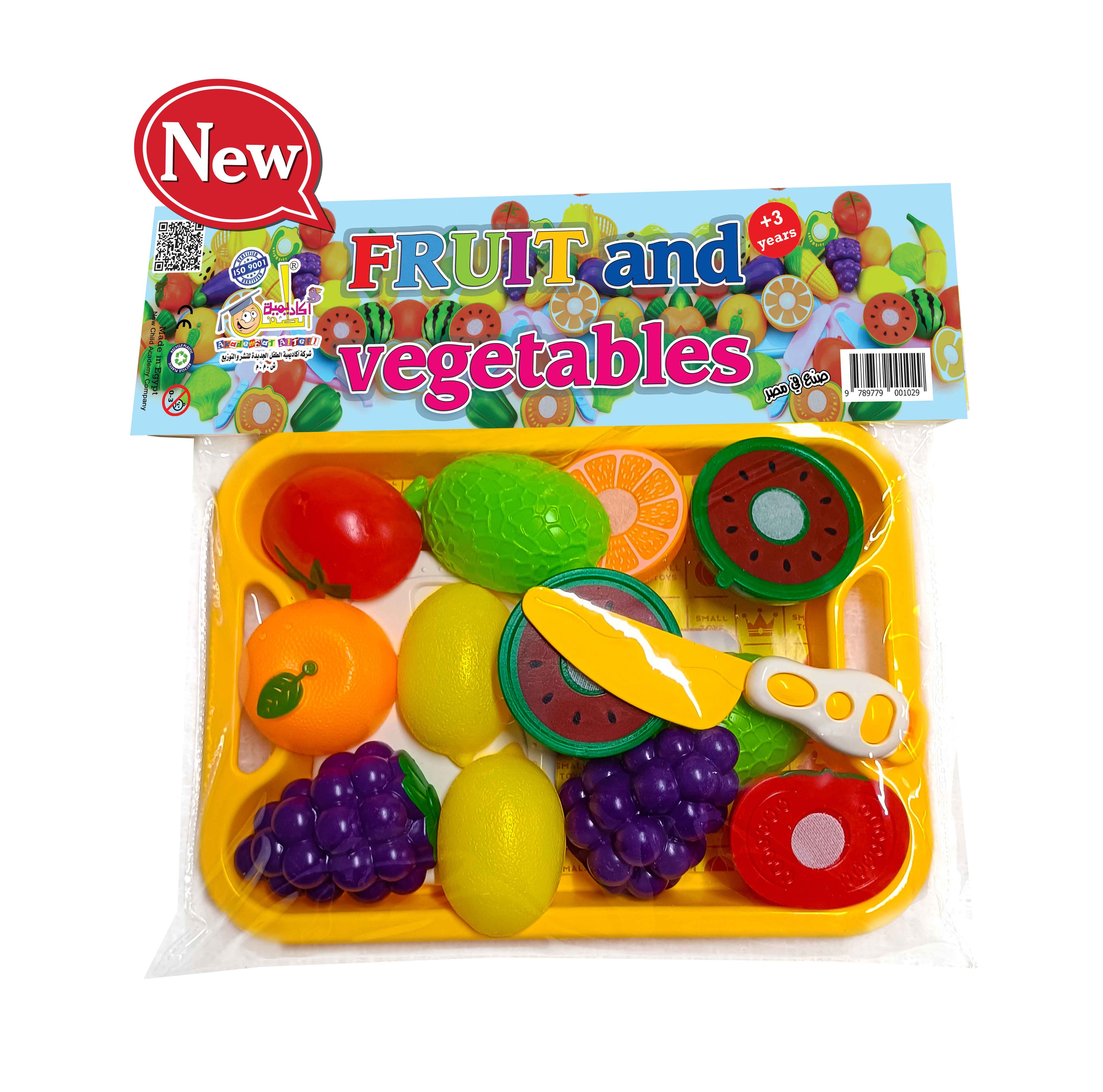 طبق الفاكهة مع أدوات التقطيع